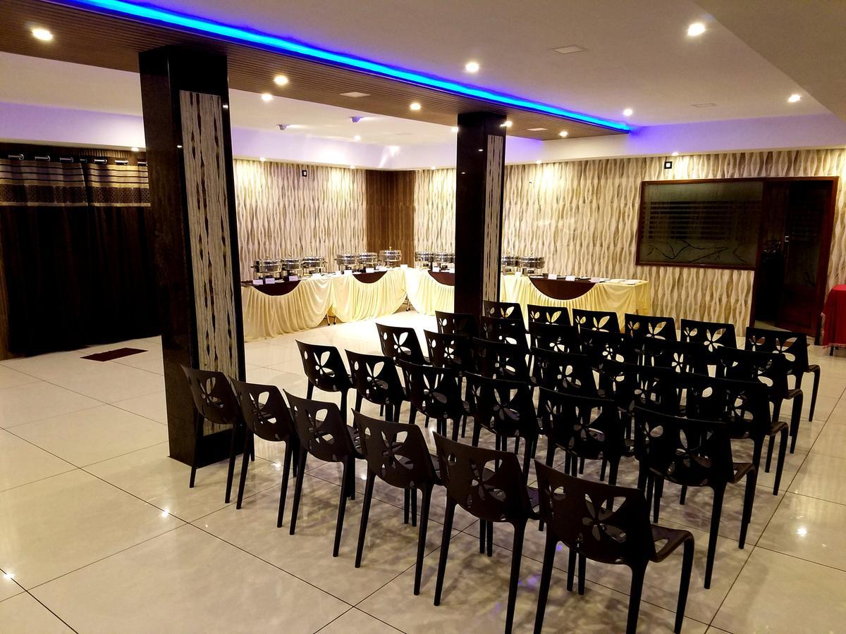 Venky'S Delight Hotel Rajahmundry Exterior photo