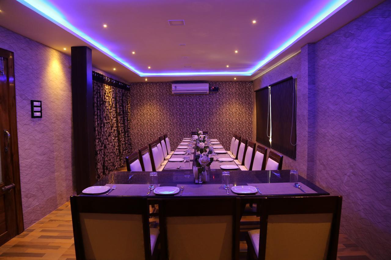 Venky'S Delight Hotel Rajahmundry Exterior photo