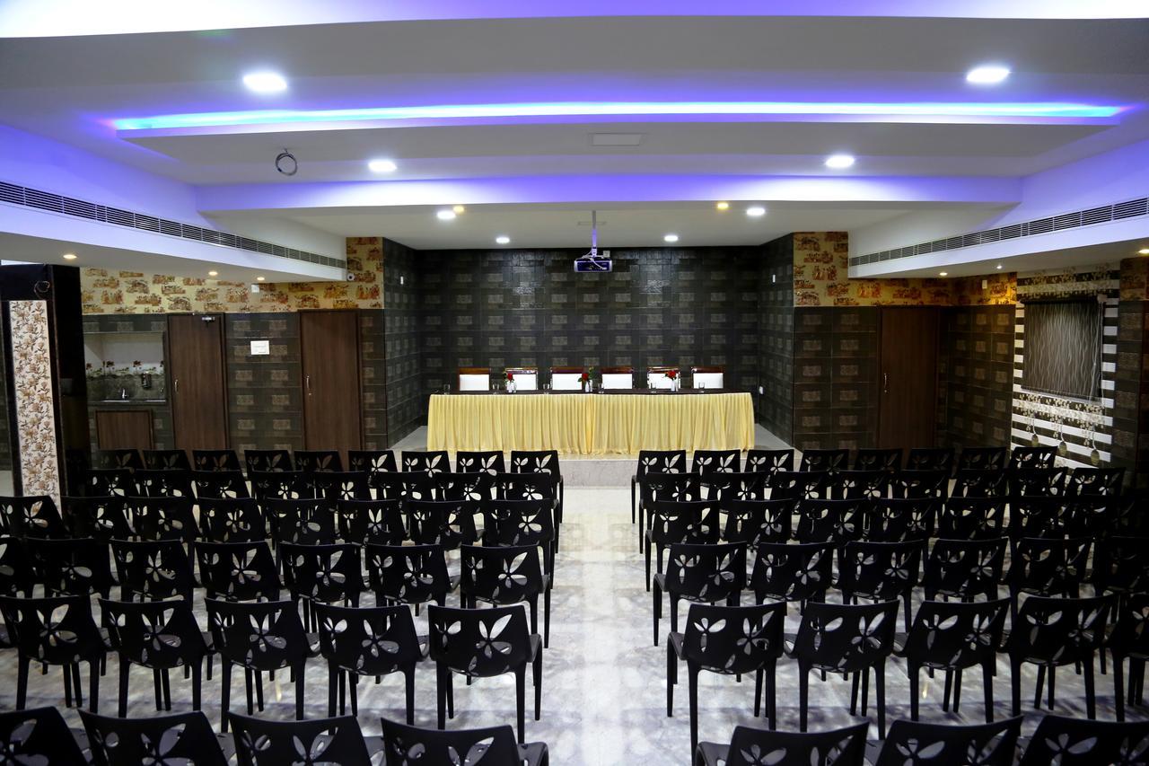 Venky'S Delight Hotel Rajahmundry Exterior photo