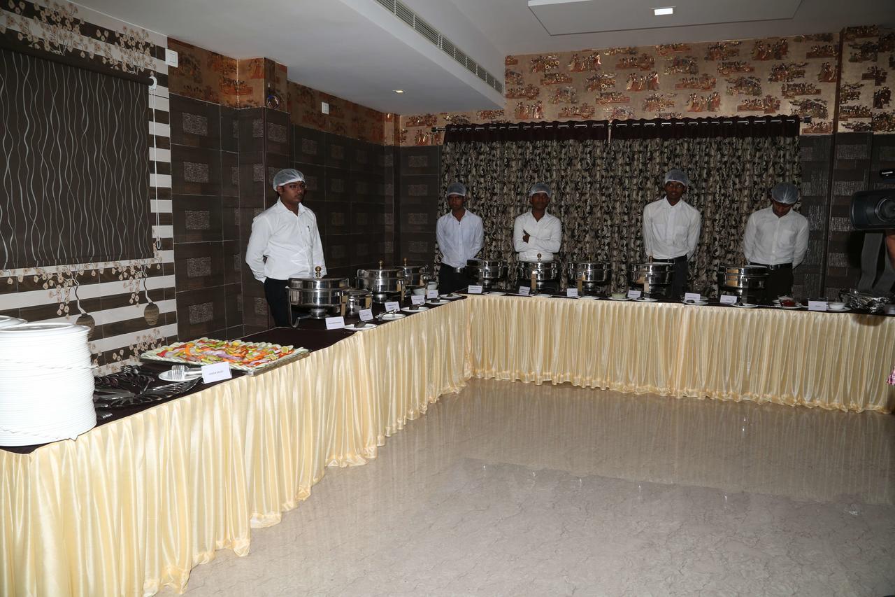 Venky'S Delight Hotel Rajahmundry Exterior photo
