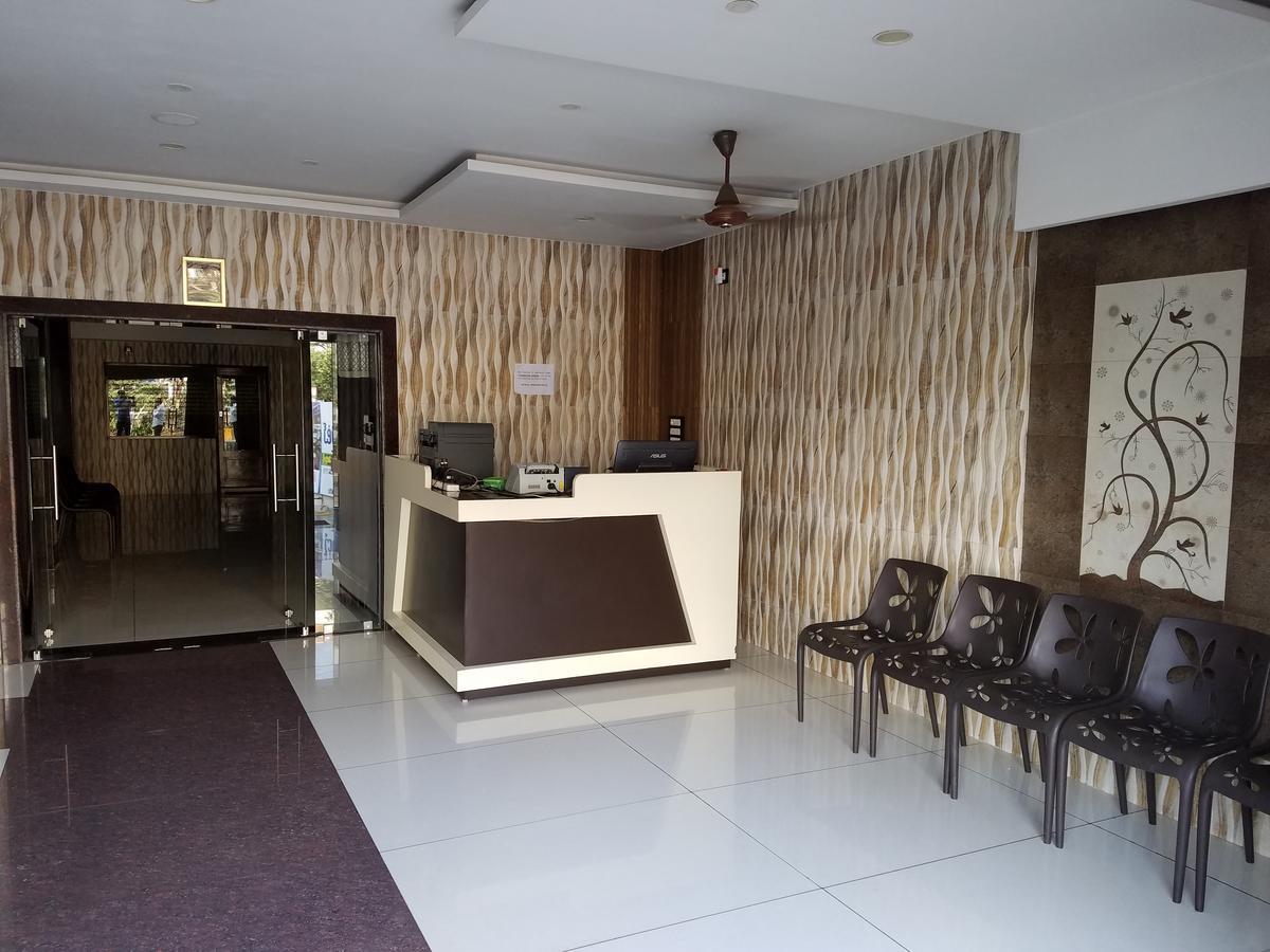 Venky'S Delight Hotel Rajahmundry Exterior photo